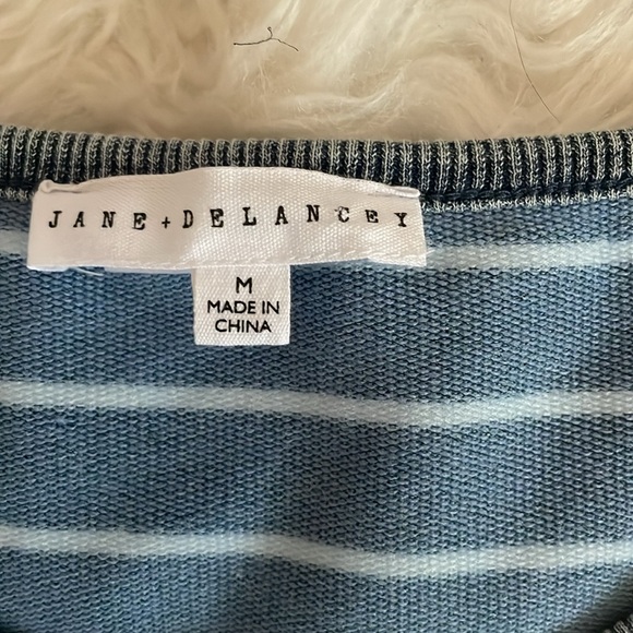 Jane and Delancey Blue White Striped Short Sleeve top Size M PTP 20” length 25 “ - Picture 5 of 7
